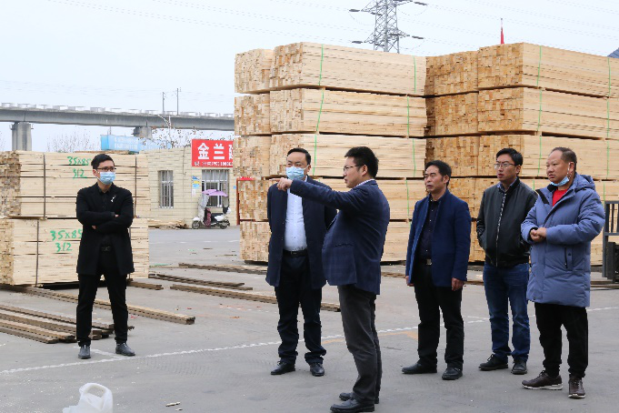 【中心動態】省州人社系統領導蒞臨青白江 國際木材交易中心調研指導工作
