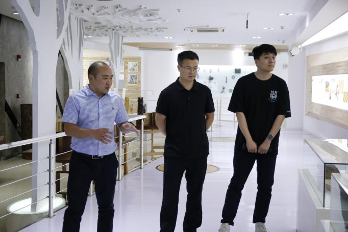 【行業動態】國家木材與木制品性能質量檢驗檢測中心 副主任張文強一行蒞臨園區參觀交流